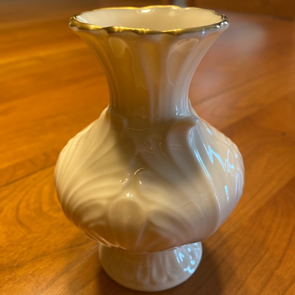Lenox Special Collection Footed Elfin Bud Vase 24k Gold Trim
